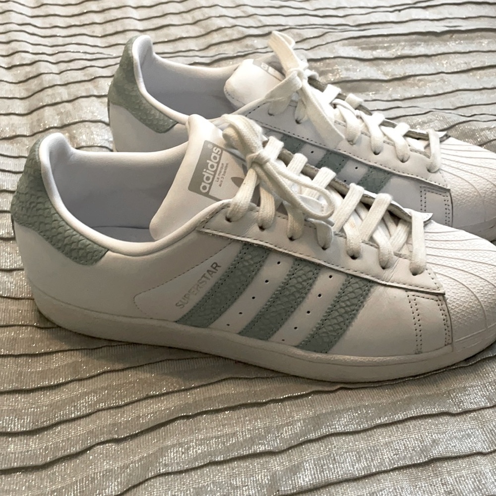 Adida superstar